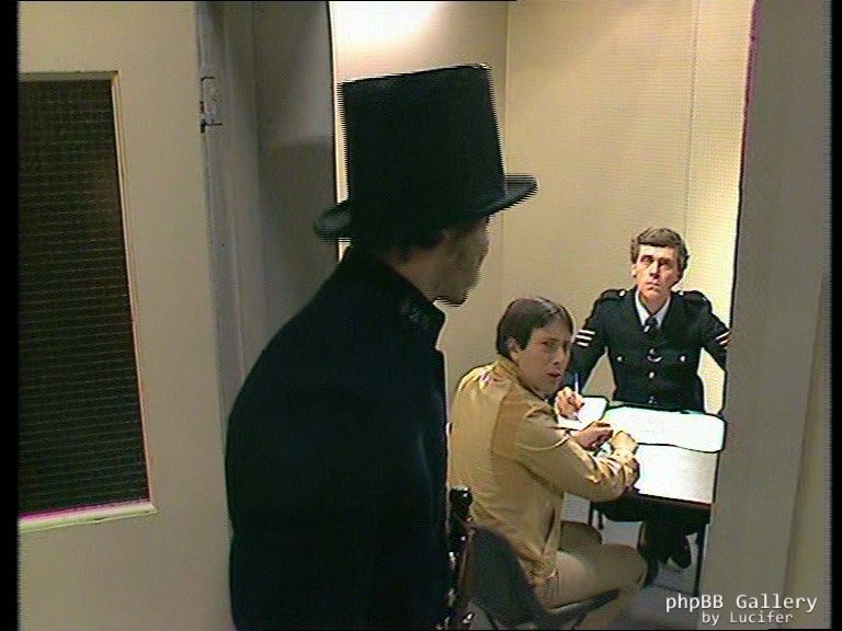 Hugh Laurie - Alfresco - 1x03