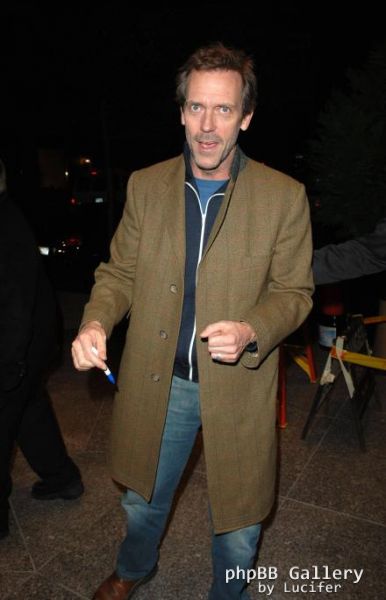 Hugh Laurie leaving his hotel, New York City, 26. Oktober 2006