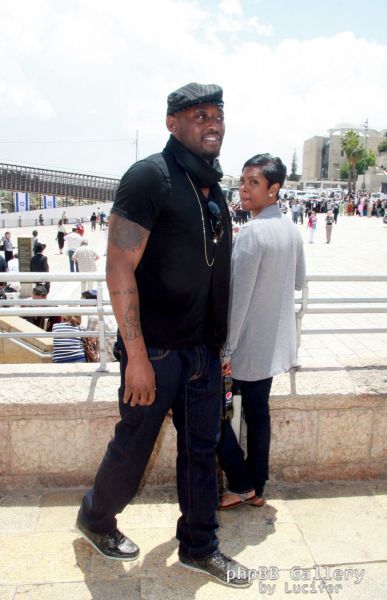 Omar Epps and Wife, Jesse Spencer - Wailing Wall Jerusalem May 2011
