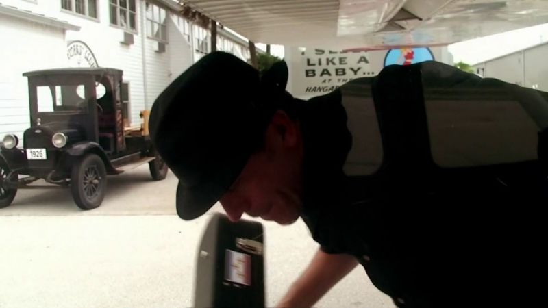 Hugh Laurie - Down by the River -00010