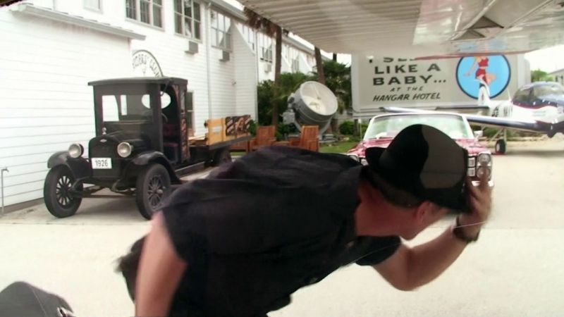 Hugh Laurie - Down by the River -00014