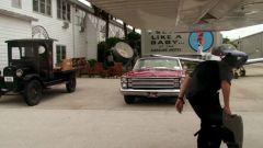 Hugh Laurie - Down by the River -00015