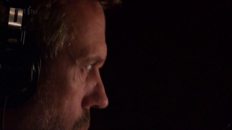 Hugh Laurie - Down by the River -00147