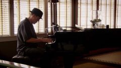 Hugh Laurie - Down by the River -00191