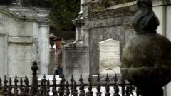 Hugh Laurie - Down by the River -00351