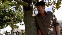 Hugh Laurie - Down by the River -00359