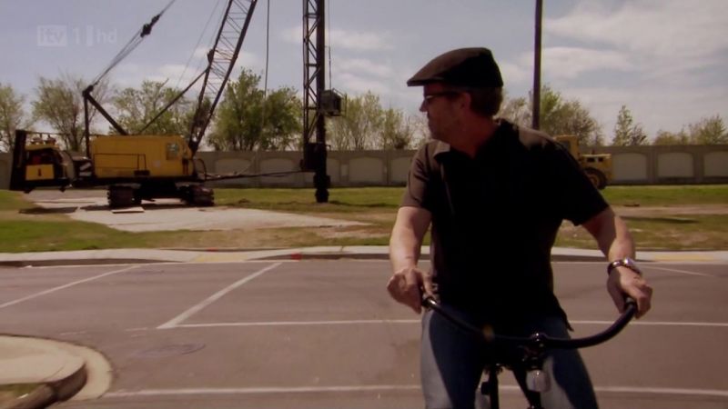 Hugh Laurie - Down by the River -00368