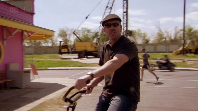 Hugh Laurie - Down by the River -00373