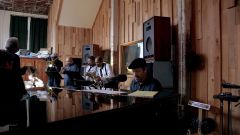 Hugh Laurie - Down by the River -00391
