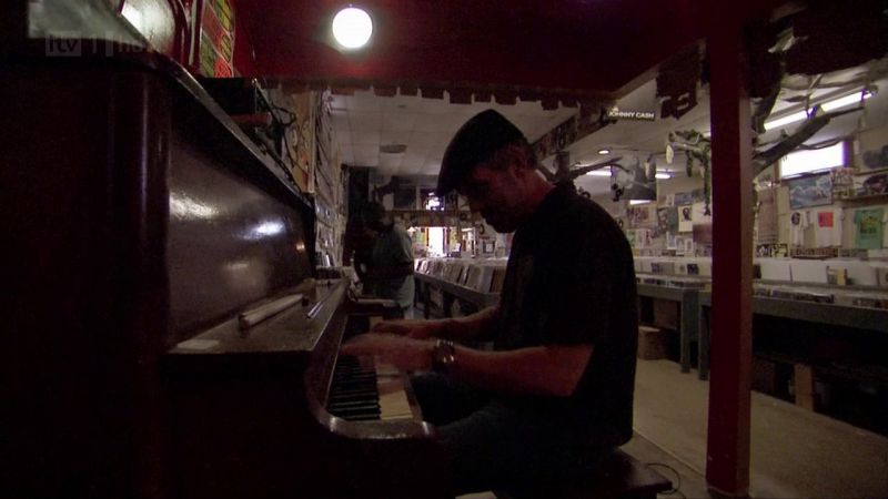 Hugh Laurie - Down by the River -00407
