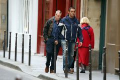 Hugh Laurie & Jo Green - Shopping in Paris - July 2012
