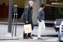 Hugh Laurie & Jo Green - Shopping in Paris - July 2012