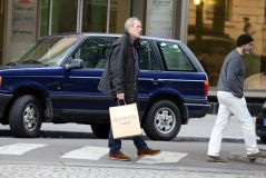 Hugh Laurie & Jo Green - Shopping in Paris - July 2012