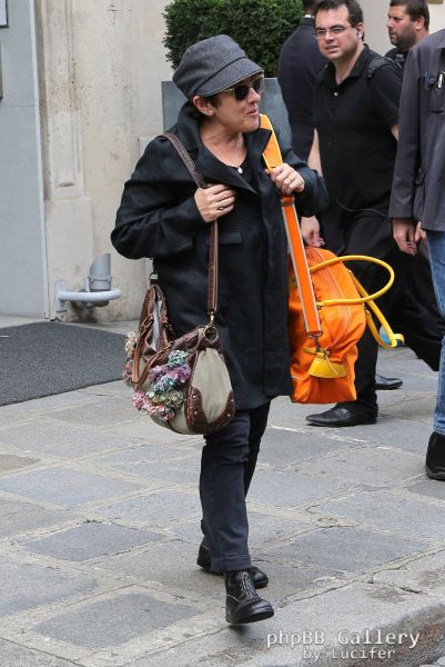 Hugh Laurie & Jo Green - Shopping in Paris - July 2012