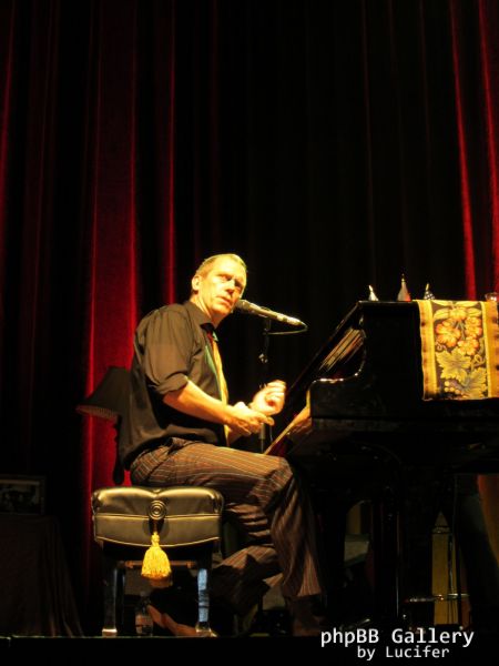 Hugh Laurie - Concert - Berlin - July 2012 - mj1985