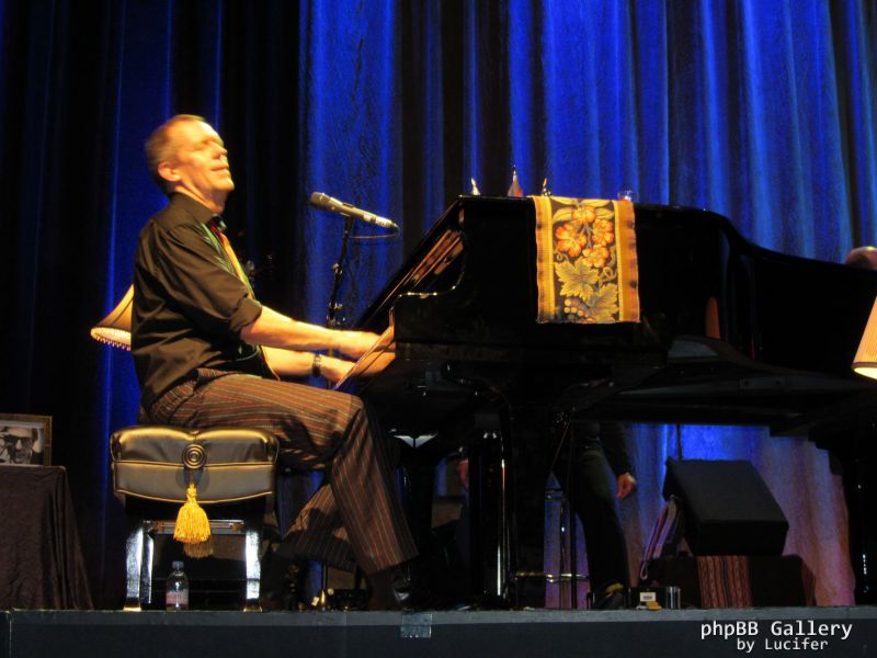 Hugh Laurie - Concert - Berlin - July 2012 - mj1985
