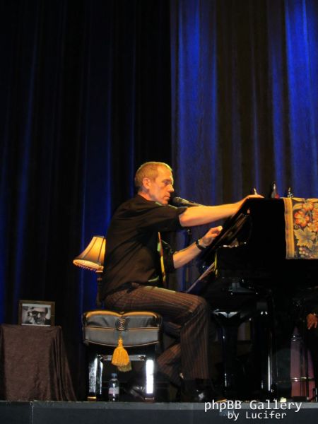 Hugh Laurie - Concert - Berlin - July 2012 - mj1985
