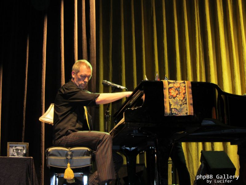 Hugh Laurie - Concert - Berlin - July 2012 - mj1985