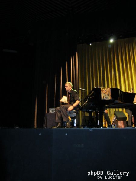 Hugh Laurie - Concert - Berlin - July 2012 - mj1985