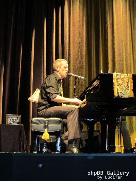 Hugh Laurie - Concert - Berlin - July 2012 - mj1985