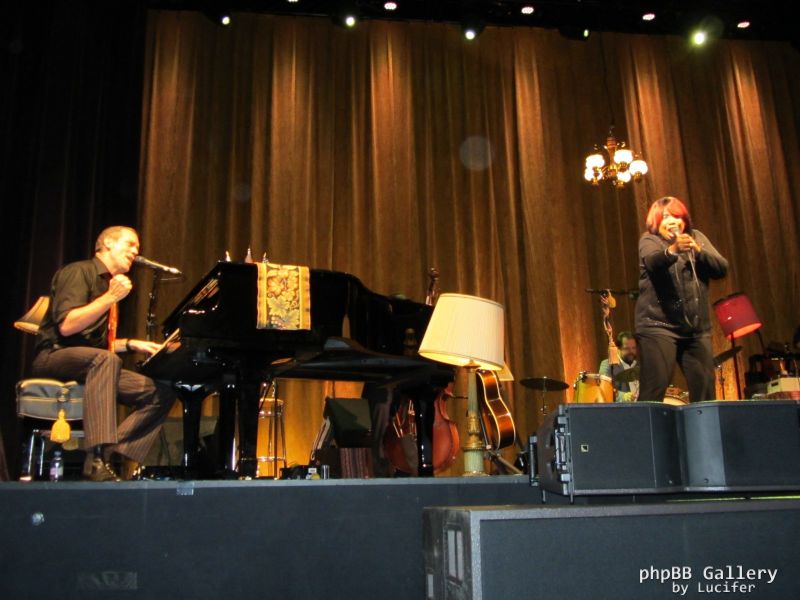 Hugh Laurie - Concert - Berlin - July 2012 - mj1985