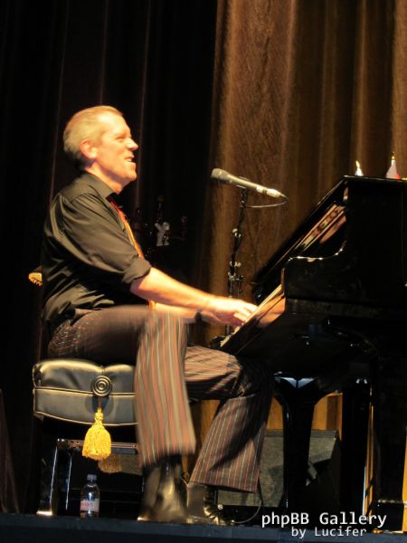 Hugh Laurie - Concert - Berlin - July 2012 - mj1985