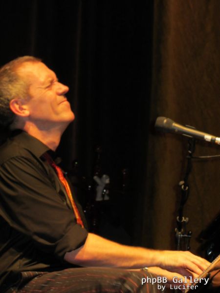 Hugh Laurie - Concert - Berlin - July 2012 - mj1985