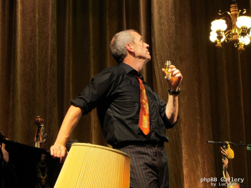 Hugh Laurie - Concert - Berlin - July 2012 - mj1985