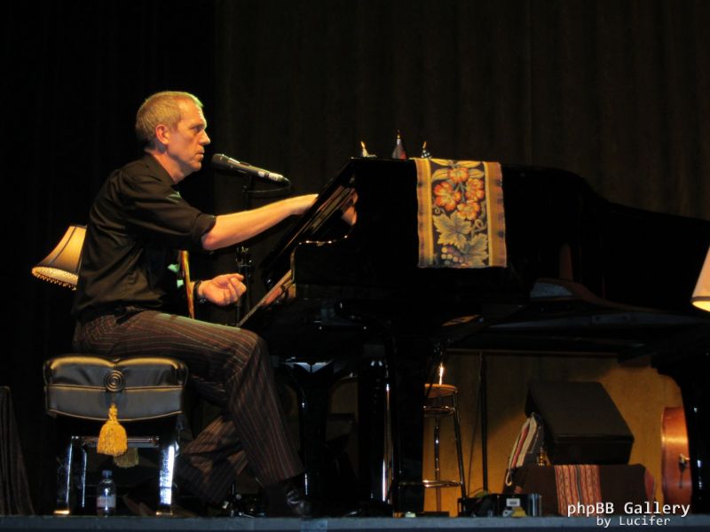 Hugh Laurie - Concert - Berlin - July 2012 - mj1985