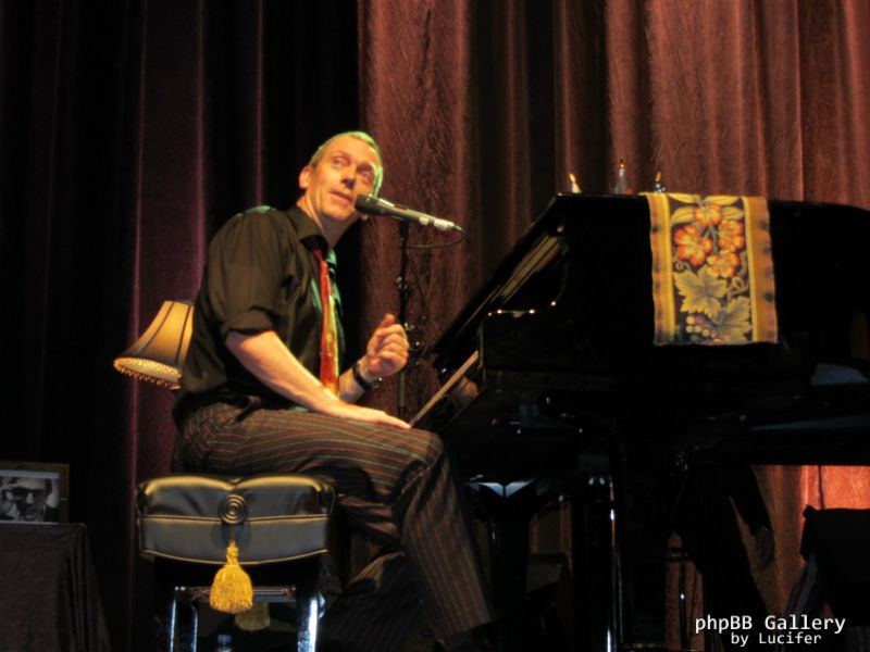 Hugh Laurie - Concert - Berlin - July 2012 - mj1985