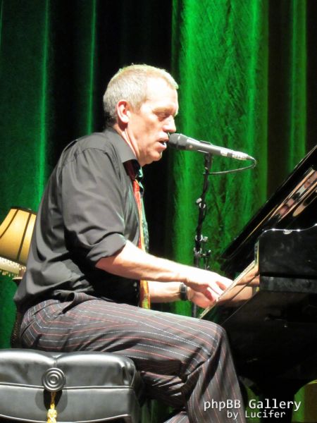 Hugh Laurie - Concert - Berlin - July 2012 - mj1985