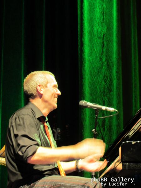 Hugh Laurie - Concert - Berlin - July 2012 - mj1985