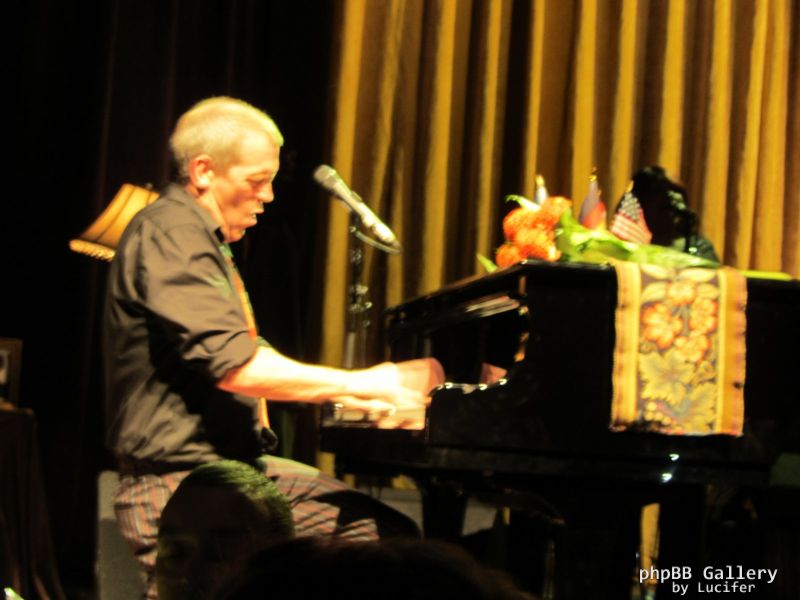 Hugh Laurie - Concert - Berlin - July 2012 - mj1985