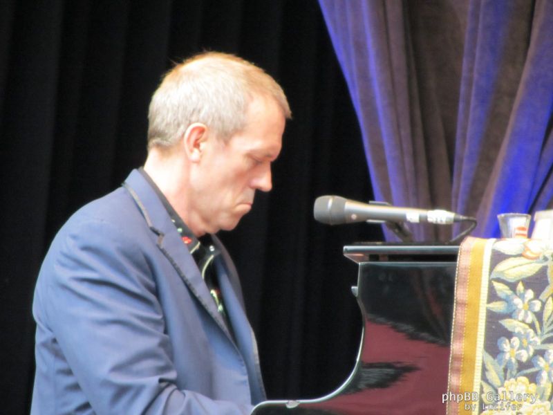 Hugh Laurie - Concert - Hamburg - July 2012 - mj1985