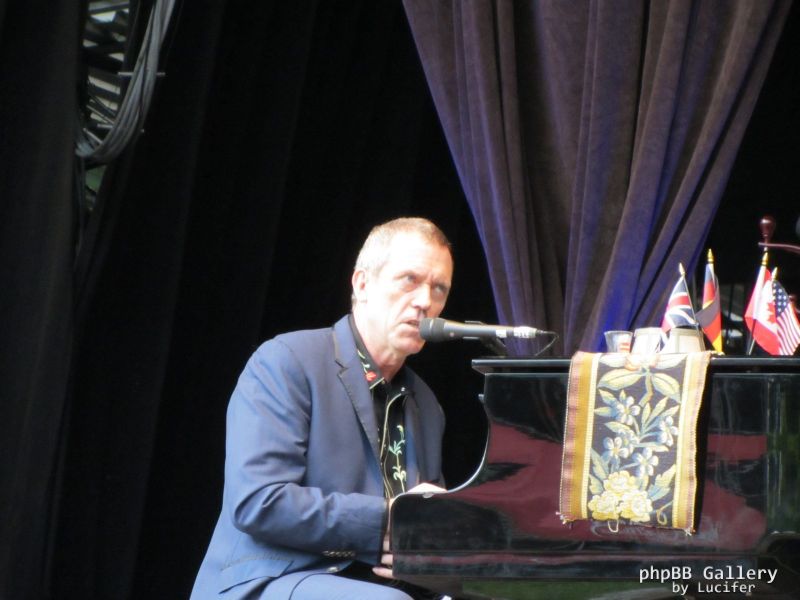 Hugh Laurie - Concert - Hamburg - July 2012 - mj1985