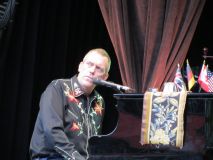 Hugh Laurie - Concert - Hamburg - July 2012 - mj1985