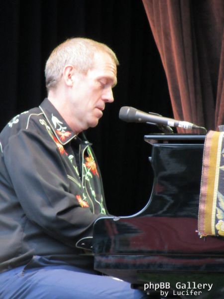 Hugh Laurie - Concert - Hamburg - July 2012 - mj1985