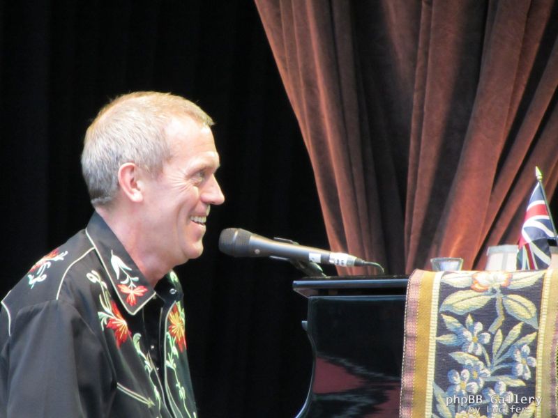 Hugh Laurie - Concert - Hamburg - July 2012 - mj1985