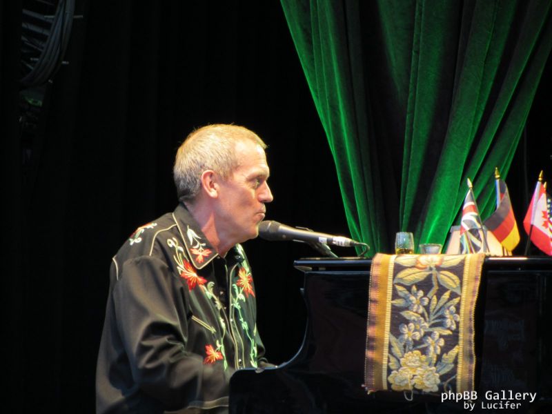 Hugh Laurie - Concert - Hamburg - July 2012 - mj1985