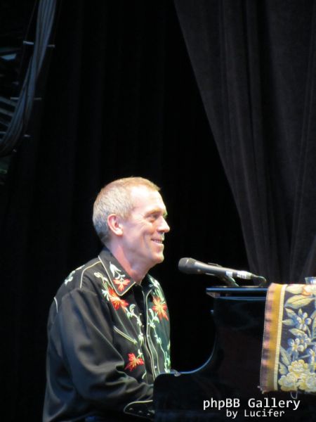 Hugh Laurie - Concert - Hamburg - July 2012 - mj1985