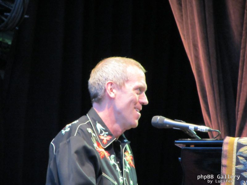 Hugh Laurie - Concert - Hamburg - July 2012 - mj1985