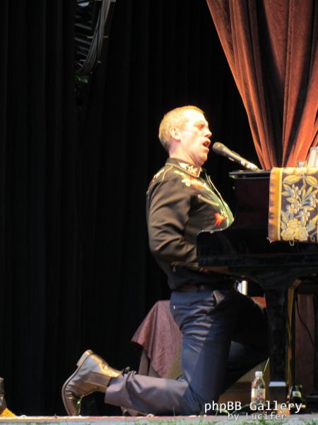 Hugh Laurie - Concert - Hamburg - July 2012 - mj1985