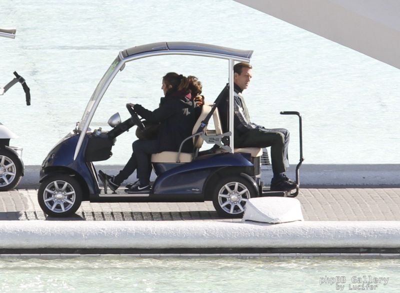 Hugh Laurie & George Clooney at the set of Tomorrowland, January 21st 2014