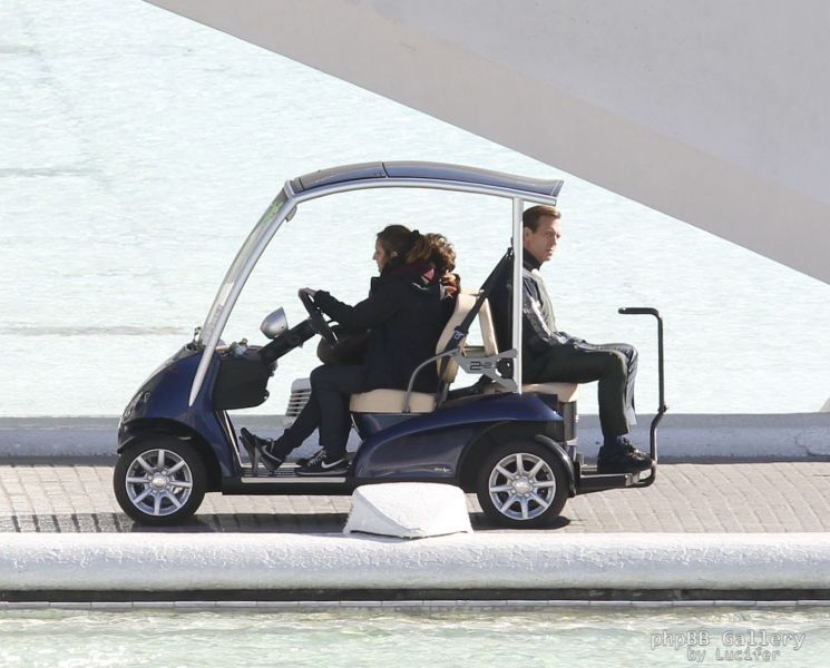 Hugh Laurie & George Clooney at the set of Tomorrowland, January 21st 2014
