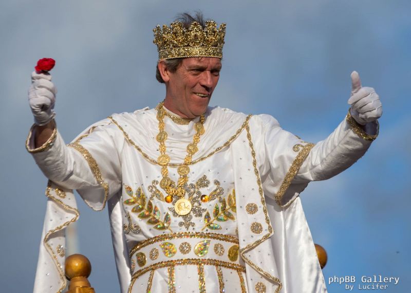 Hugh Laurie - New Orleans - Mardi Gras Parade 2014