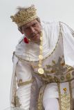 Hugh Laurie - New Orleans - Mardi Gras Parade 2014