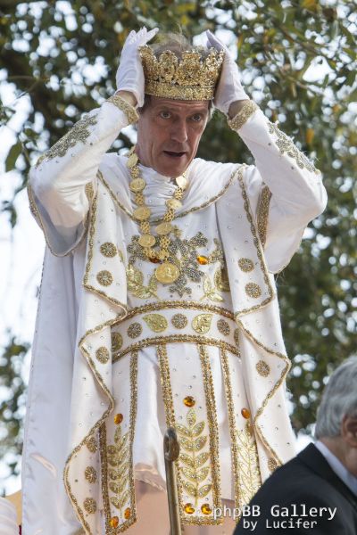Hugh Laurie - New Orleans - Mardi Gras Parade 2014