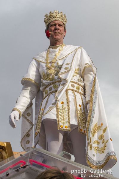Hugh Laurie - New Orleans - Mardi Gras Parade 2014