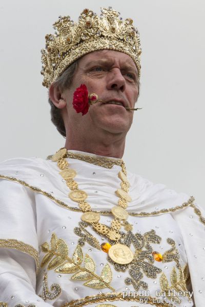 Hugh Laurie - New Orleans - Mardi Gras Parade 2014