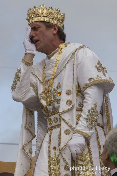 Hugh Laurie - New Orleans - Mardi Gras Parade 2014